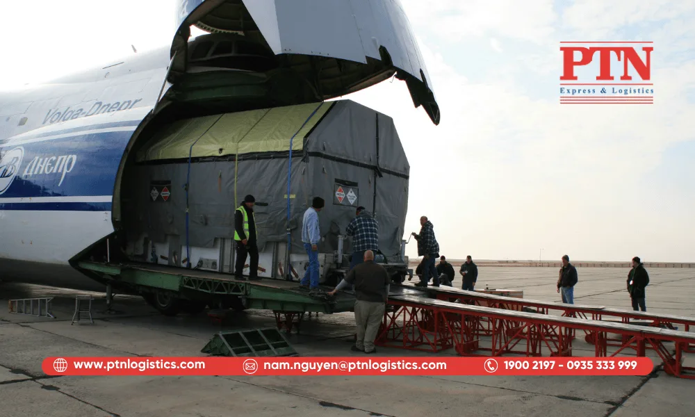Transporting oversized/overweight cargo by air
