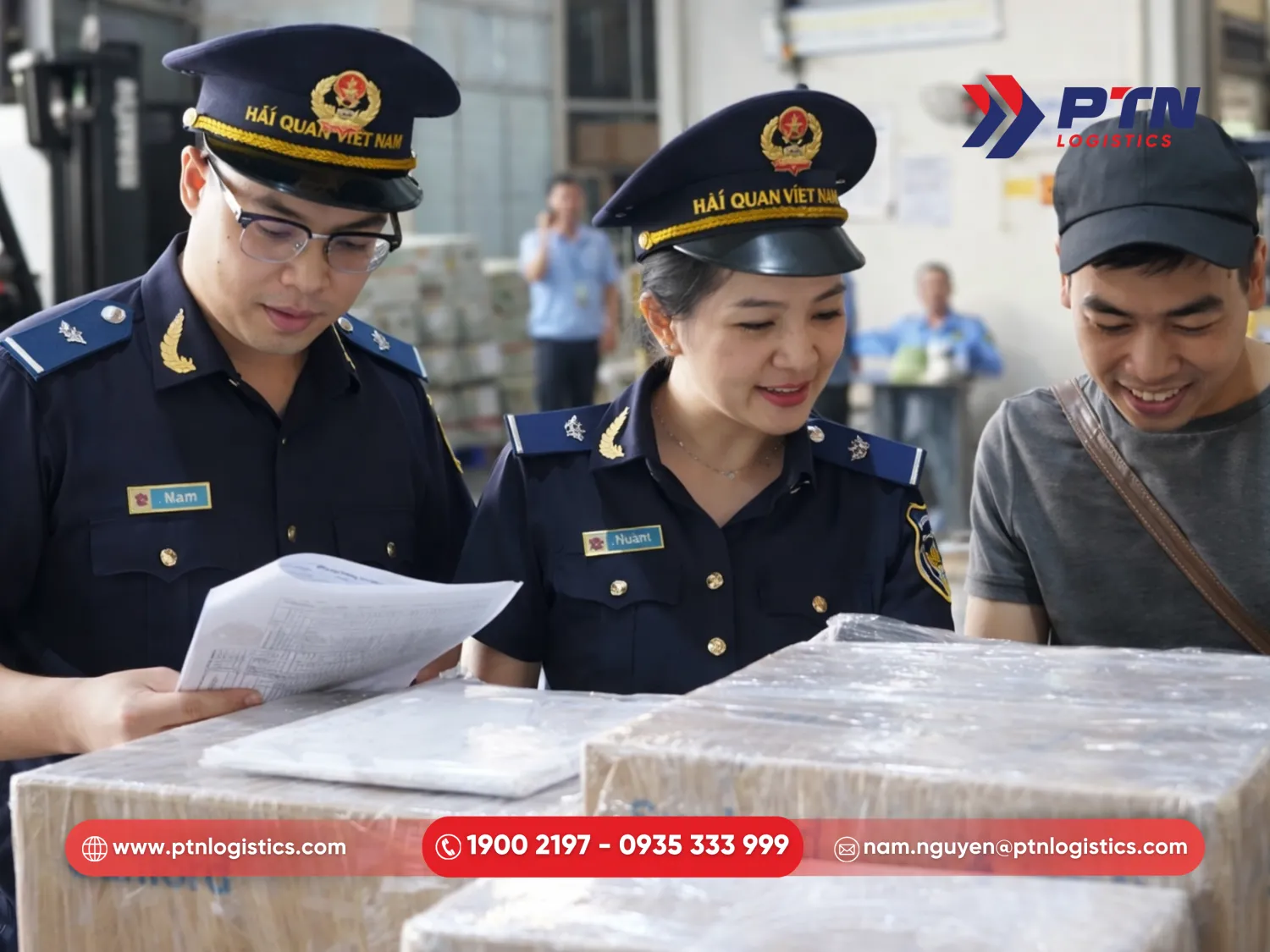 Hàng câp cảng tại Việt Nam, tiến hành thông quan và kiểm tra chuyen ngành