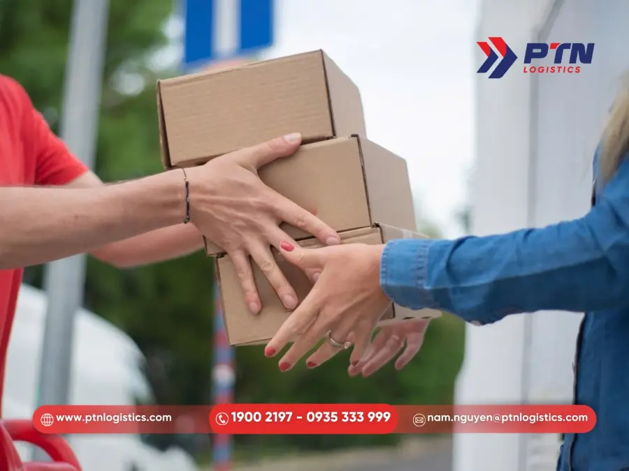 Tiến hành giao hàng tận tay người nhận