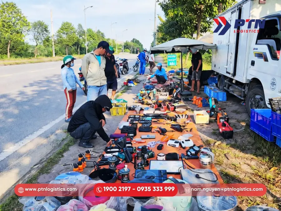 Cách thức mua hàng trực tiếp tại các chợ đồ cũ