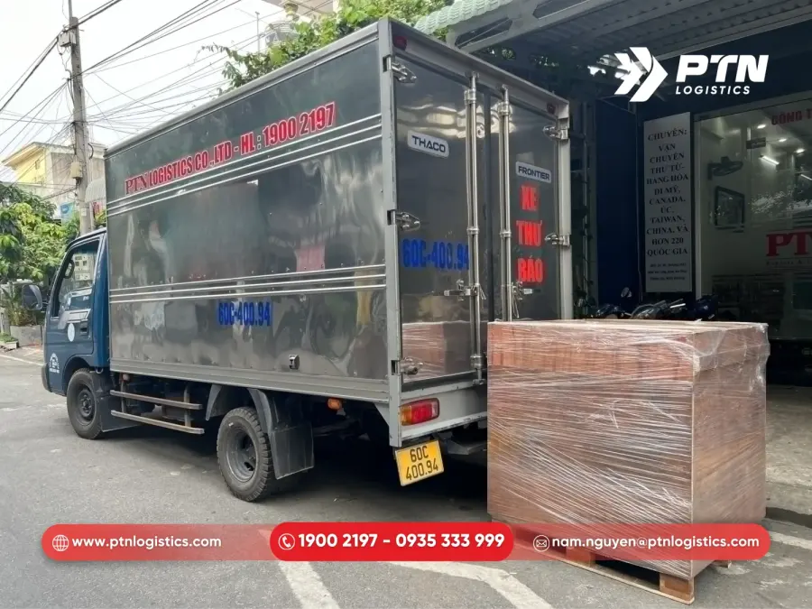 Điều xe tải đến lấy hàng và thông quan tiểu ngạch